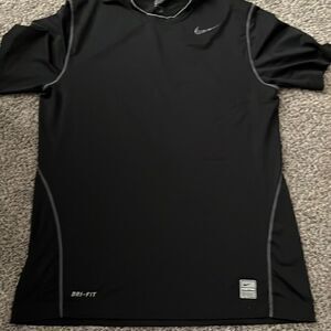 Nike - dri-Fit - Black - short-sleeved - shirt - M
